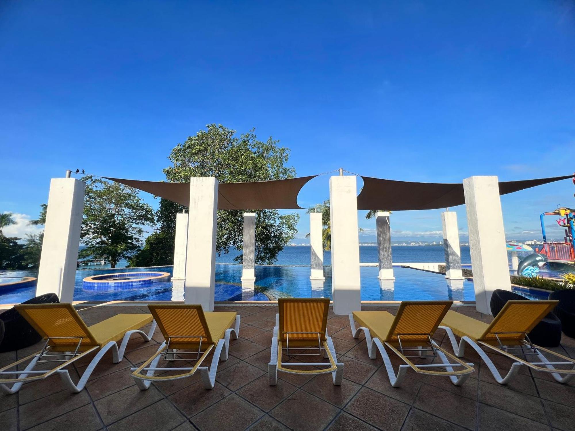Crusoe Cabins Costa Azalea Samal Ngoại thất bức ảnh
